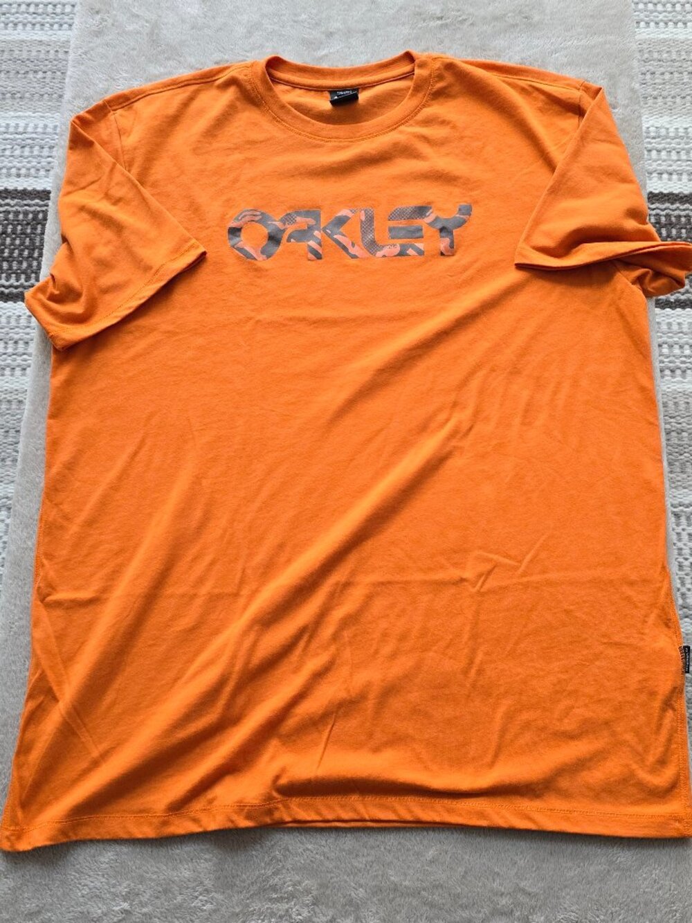 OAKLEY Hydrolix reg fit 2XL T shirt Like New